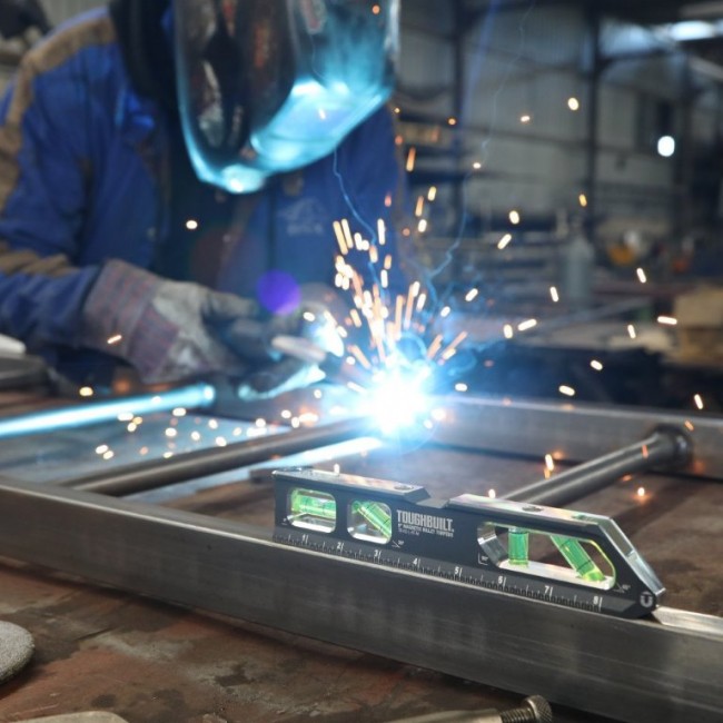 Toughbuilt Torpedo mágneses vízmérték 23 cm - TB-H2-L-M23T-M - Vízmérték digitális és alumínium Toughbuilt Torpedo mágneses vízmérték 23 cm - TB-H2-L-M23T-M - Vízmérték digitális és alumínium